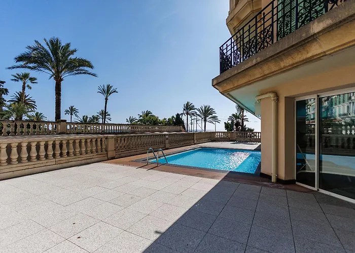 Le Victoria, Elegant T2 Au Bord Des Plages, Piscine, Sauna * مينتون