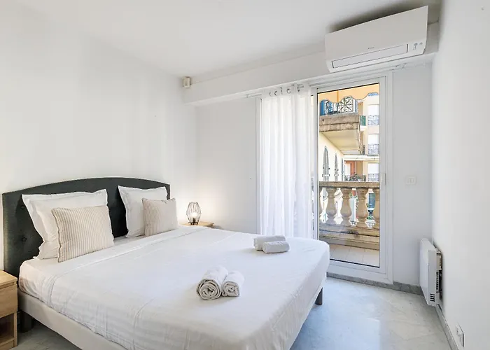 شقة Le Victoria, Elegant T2 Au Bord Des Plages, Piscine, Sauna مينتون